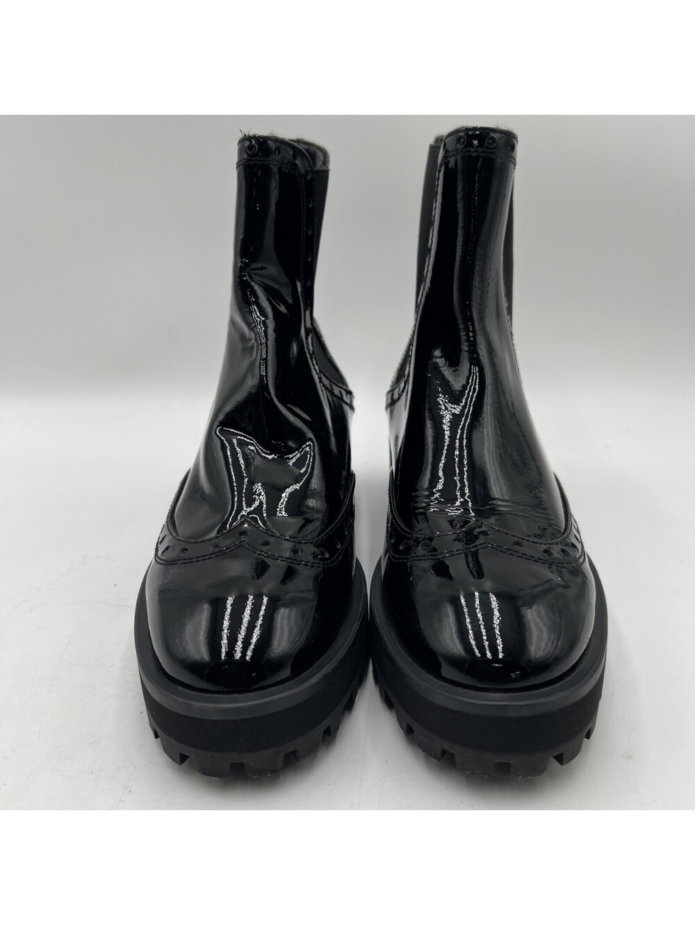Stuart Weitzman Lodge Brogue Chelsea Booties Black Patent Leather Size 5B